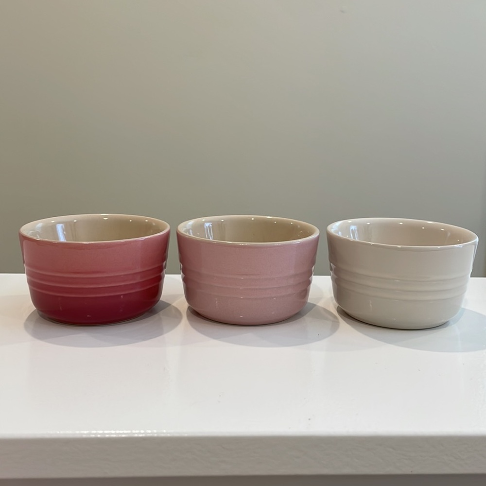NEW Le Creuset Set of 6 Rainbow/ Multicolor Mini Ramekins - Picture 7 of 8